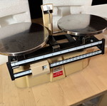 Professional scale MB2000 like new, 2 kg capacity with 0.1 g precision