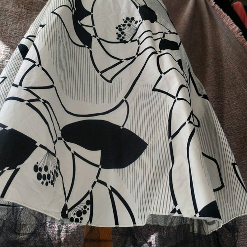 Toi & Moi Y2K skirt size L like new, black and white
