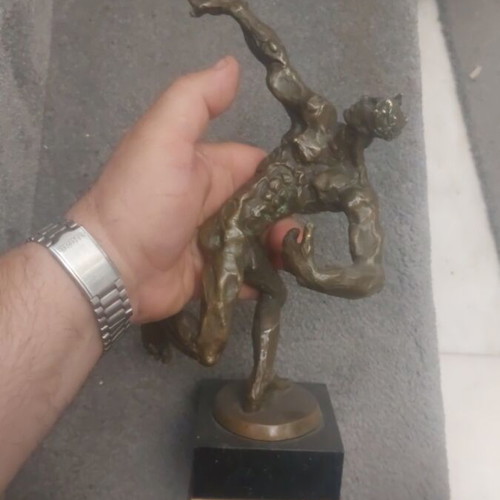 Discobolus sculpture