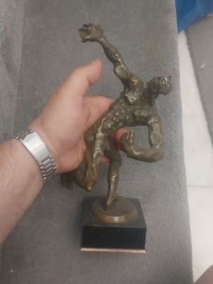Discobolus sculpture