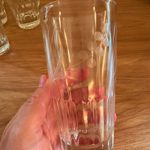 Glass water glasses new, 7 pieces, 2 carved designs