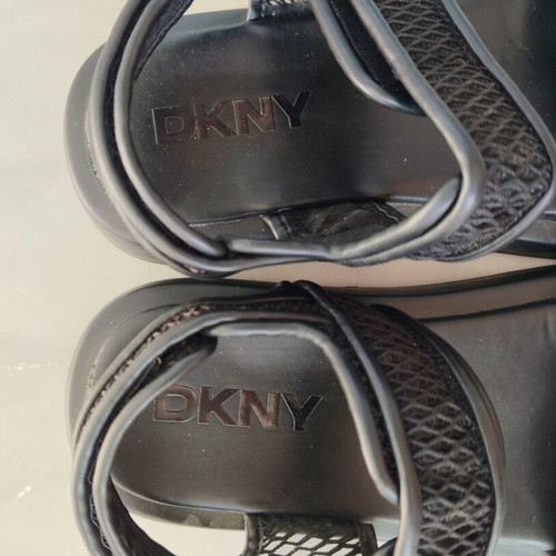 DKNY black platform sandals size 40 like new