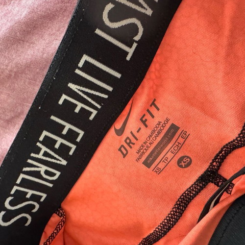 Nike athletic capri leggings new, coral fluo, size XS/S