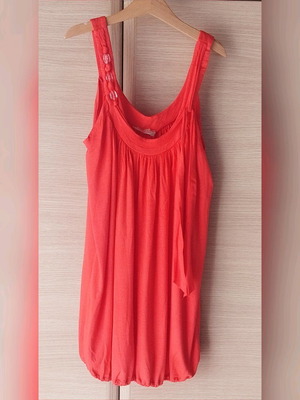 T-shirt like new with beautiful color, size M