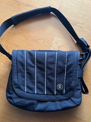 Crumpler laptop bag used, large, black with gray stripes