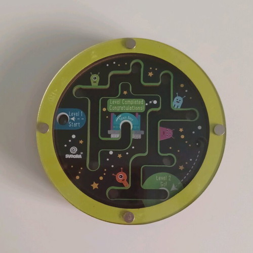 Svoora toys like new, set of 3 space-themed items