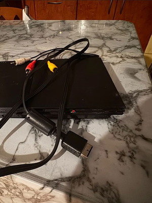 PlayStation 2 черен употребяван, само с видео кабел