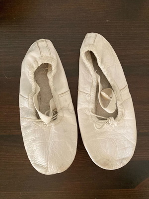 Leather ballet pointe shoes kids size 31 used, white