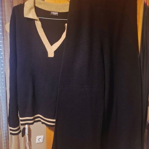 Figaro black knit set with gold details like new