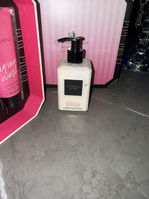 Victoria’s Secret Bombshell Eau de Parfum Gift Set new with lotion