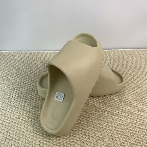 Adidas Yeezy Slides Bone like new