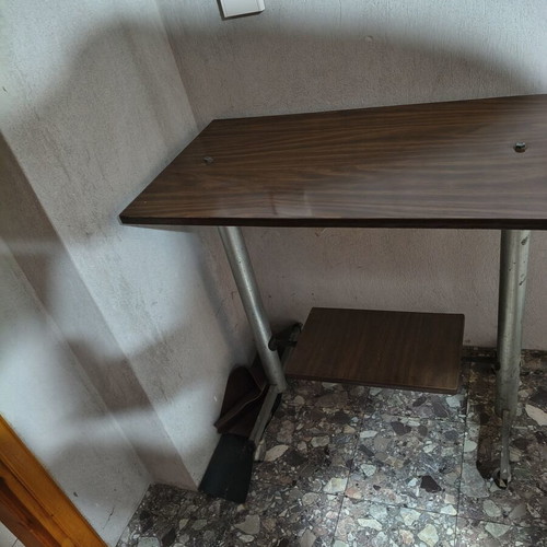 Table used, wood and iron with wheels