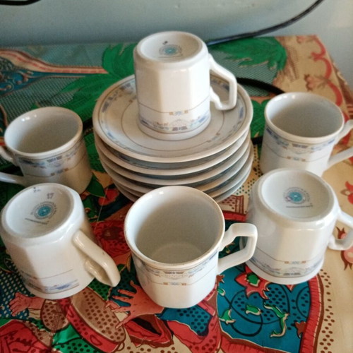 Coffee Cups set of 6 like new, white with light design