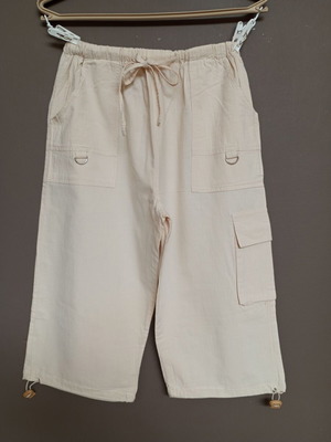Cotton Capri Cargo Shorts beige size S/M like new