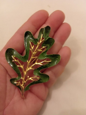 Sarah Coventry vintage pin like new