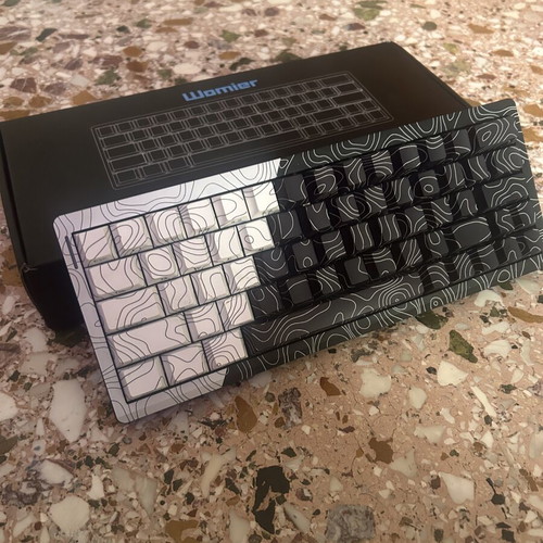 Womier Q61 60% wireless keyboard like new with 50+ RGB combinations