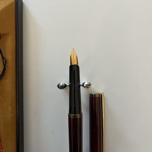 DuPont lacquer pen Chinese with 18kt gold nib used