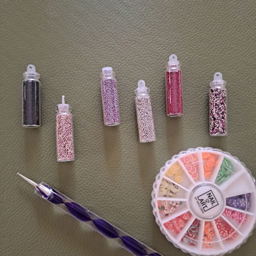 Nail decorations like new, assorted toppings