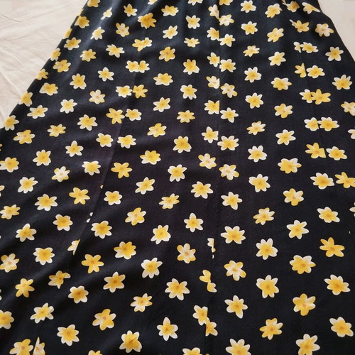 Floral spring-summer skirt like new, size M, blue with yellow flowers