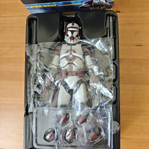 Hot Toys 1/6 Commander Fox figure with accessories