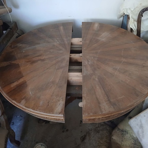 Round extendable coffee table used