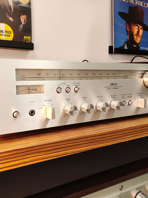 Akai AA-1020 vintage stereo amplifier used, wood case silver face