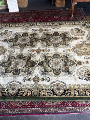 Rug 1.94 x 2.65 like new in cypress shades