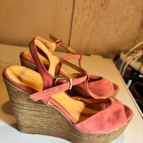 Platform sandals used, size 38, with wear