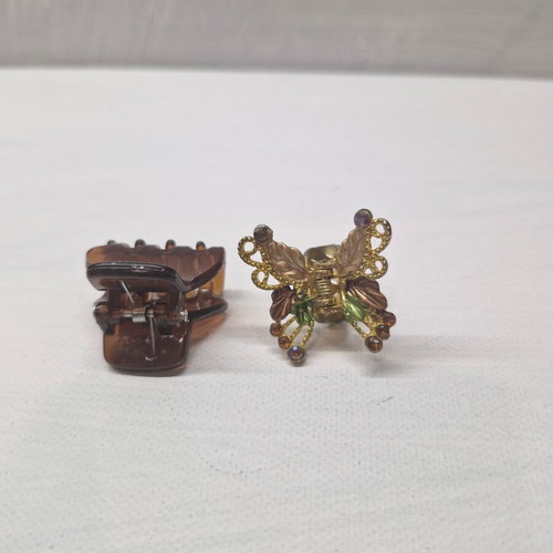 Small hair clips set of 2 like new