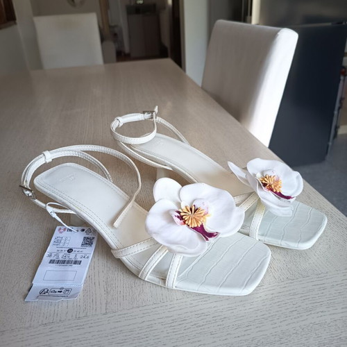 Bershka white sandals size 38, heel height 5.5 cm