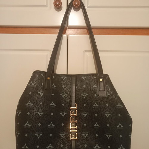 Eiffel Shoulder Bag like new, spacious, black and white