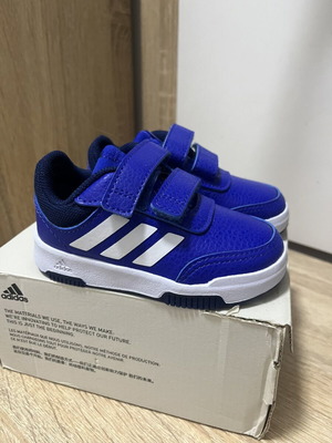 Adidas sneakers new, size 21n