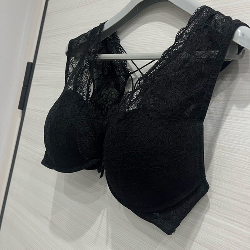 Women's bustier bra 85D black like new with push up and unique design