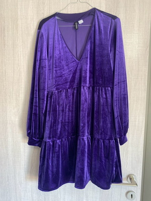 H&M purple dress like new with wide fit