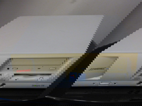 ΥΠΟΛΟΓΙΣΤΗΣ COMPAQ DESKPRO EN