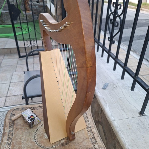 Mahogany harp with tuning key and string adjuster