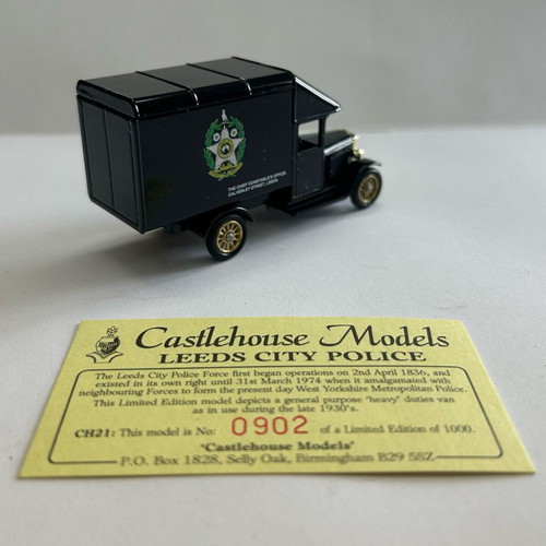Lledo 1983 Morris Van Leeds City Police new