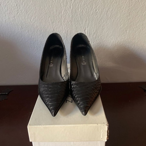 Shoe Bizz leather pumps, slightly worn inside