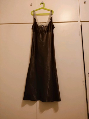 Women's nightgown like new, brown with lace bust detail