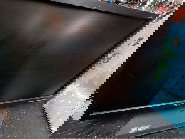 οθόνη acer19"