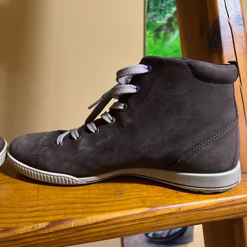 Ecco women's shoes natural leather like new, sport style, size 39