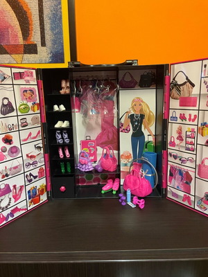 Wardrobe suitcase for dolls like new