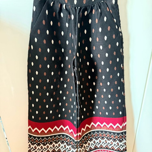 Nidodileda pants like new, black and red