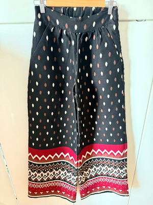 Nidodileda pants like new, black and red