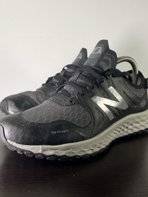 New Balance Fresh Foam GORE-TEX Trail Running Shoes US 8.5 EU 40