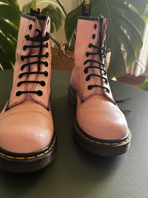 Dr. Martens boots size 38 pink patent leather used