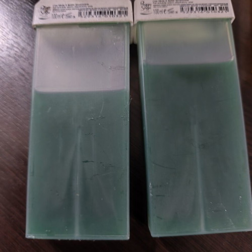 Double Wax Heater like new with 10 wax cartridges