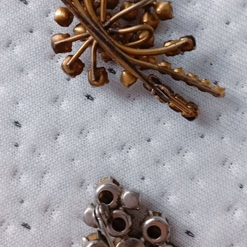 Vintage pins like new, gold and silver colors, set of two
