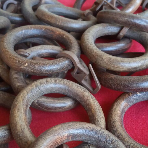 Wooden vintage curtain rod bases with 6 finials and 35 rings like new
