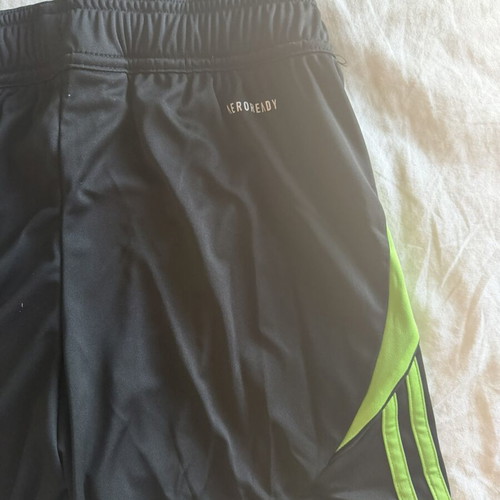 Adidas shorts new, size 9-10 years, 140 cm